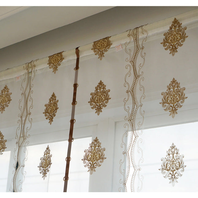 Tunn hissgardin med broderat mönster