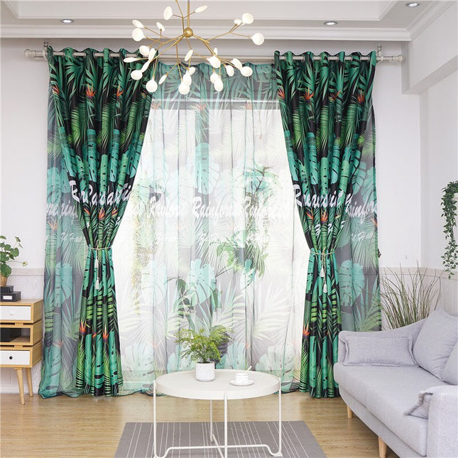 Mörkläggningsgardin med mörkt tropiskt mönster.