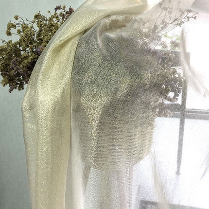 Skimrande tunn gardin i lurex