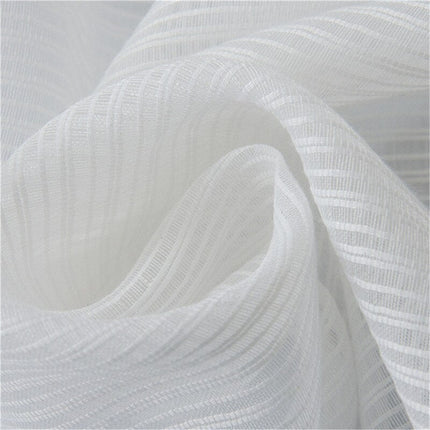 Vit voilegardin med vävd struktur