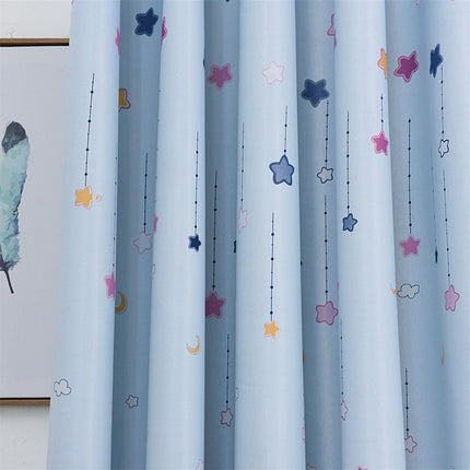 Barngardin med motiv av stad