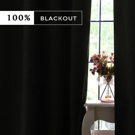 Grön mörkläggningsgardin med vävd struktur