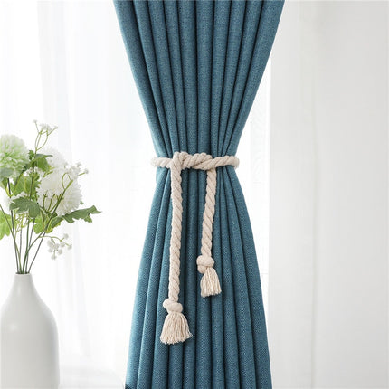 Blå mörkläggande gardin i skandinavisk stil