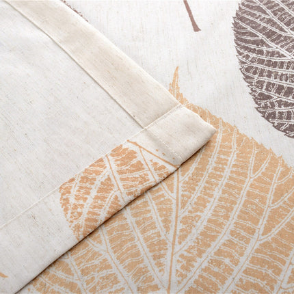 Gardin med stort lövmönster i jordnära färger