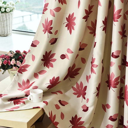 Mönstrad mörkläggningsgardin med lönnlöv