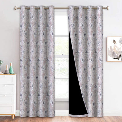 Mörkläggningsgardin med vackert blommönster.