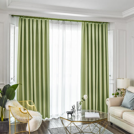 Grön mörkläggningsgardin för sovrum och vardagsrum.