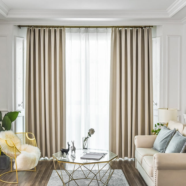 Beige mörkläggningsgardin i sammetstyg Inny