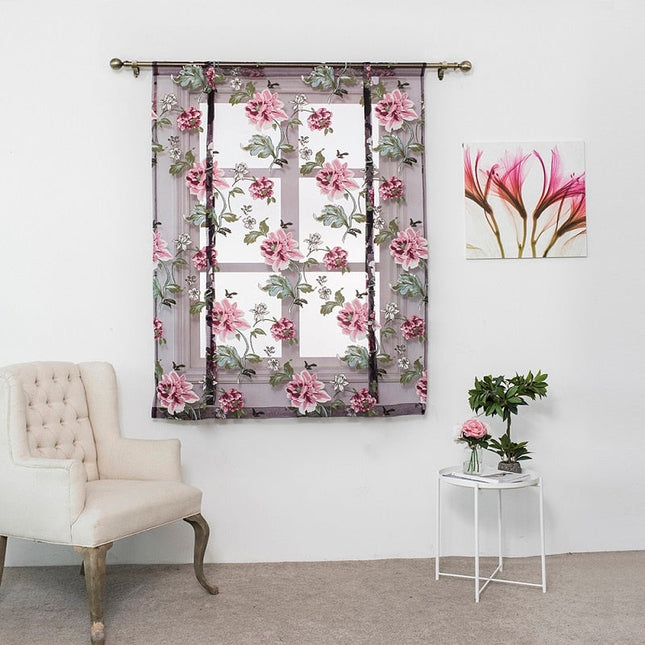 Tunn hissgardin med blommigt lantligt mönster