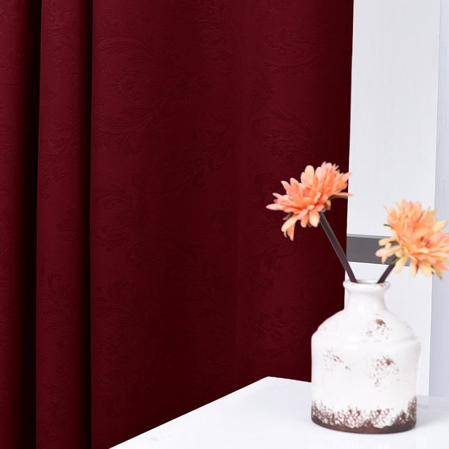 Mörkläggningsgardin med präglat damastmönster