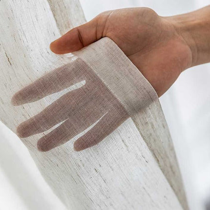 Tunn gardin med naturlig linnekänsla