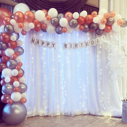 Vit voilegardin för fest och bröllop