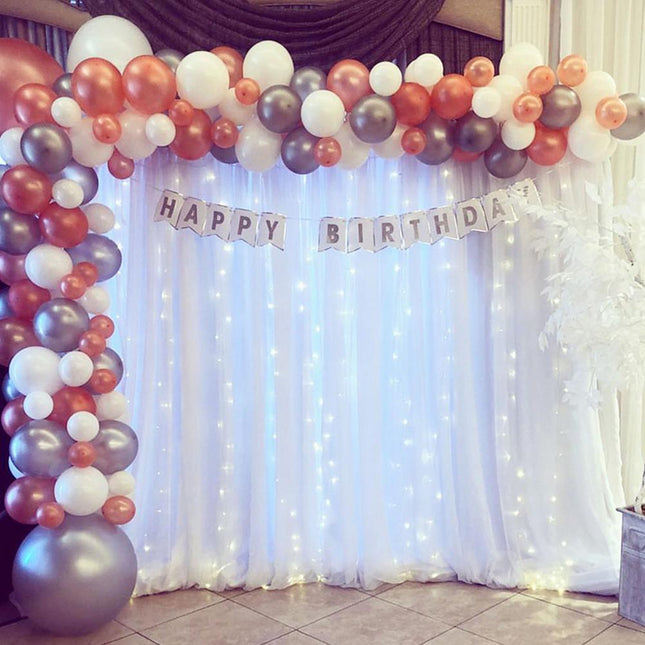 Vit voilegardin för fest och bröllop