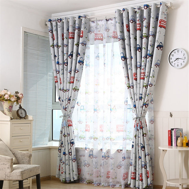 Tunn gardin för barnrum med bilar