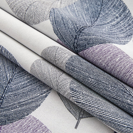 Mörkläggningsgardin med lila och gråa löv