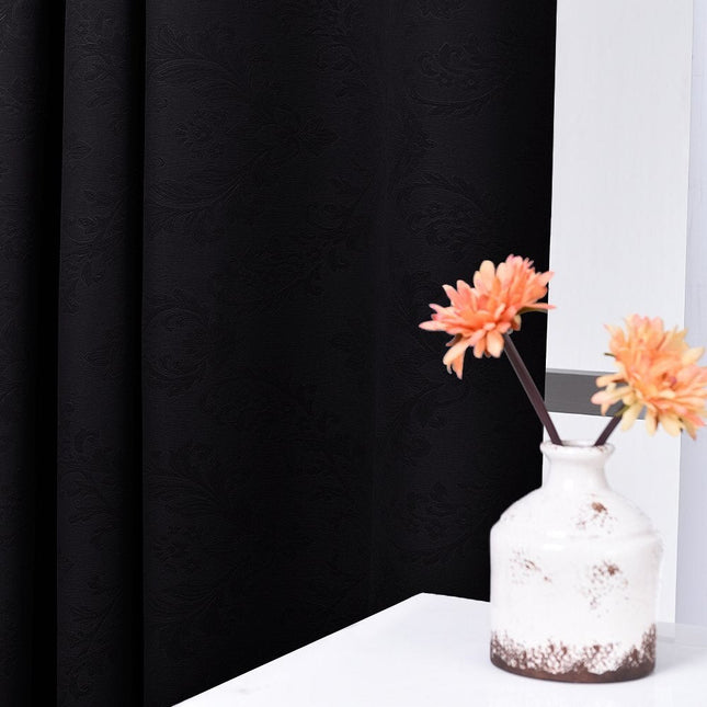 Mörkläggningsgardin med präglat damastmönster