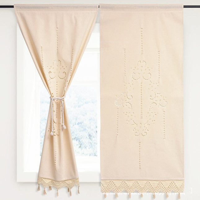 Beige gardinkappa i linne-look med tofsar