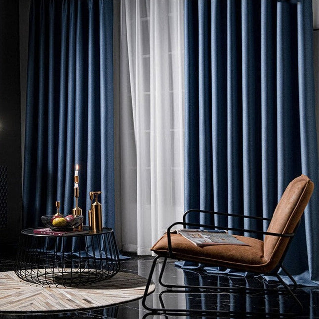 Modern panelgardin för fönster och rumsavdelare