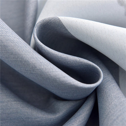 Grå gardin med tryckt landskapsmotiv