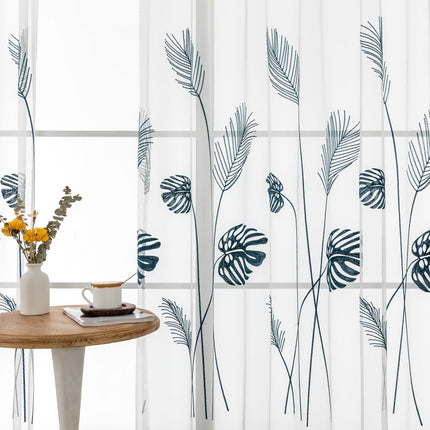 Tunn gardin med botaniskt broderi