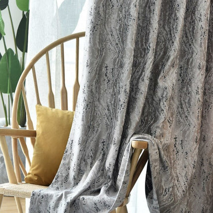 Grå mörkläggningsgardin med modernt mönster