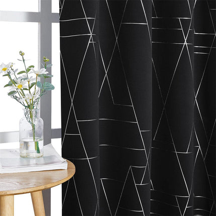 Svart mörkläggningsgardin med silverlinjer