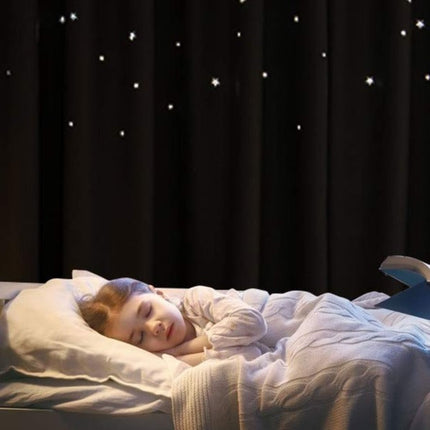 Mörkläggningsgardin med stjärnor för barnrum