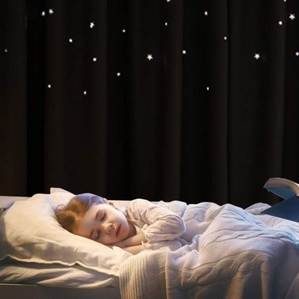 Mörkläggningsgardin med stjärnor för barnrum