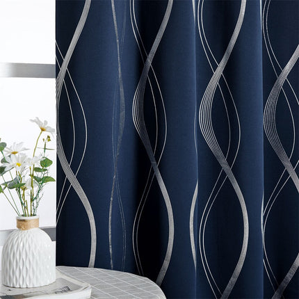 Blå mörkläggningsgardin med vågigt silvermönster