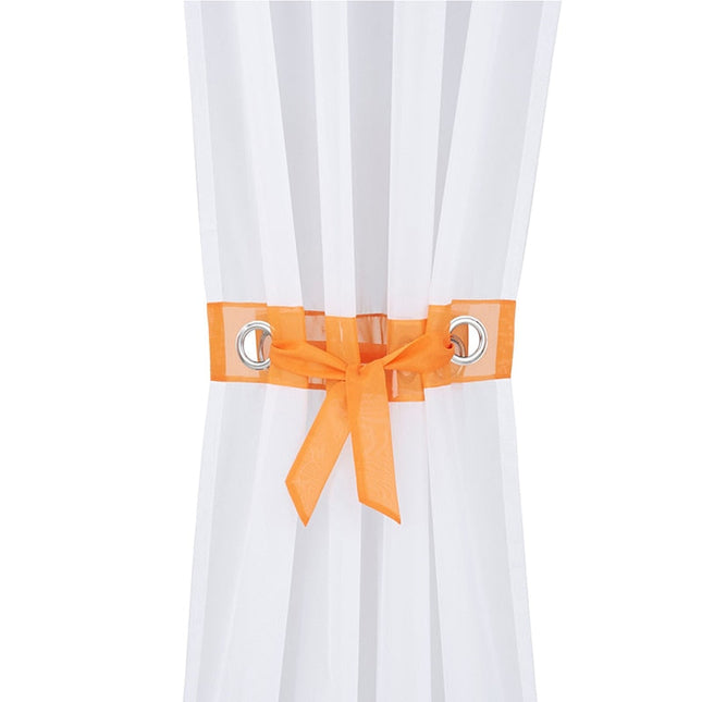 Vit och blå gardin med öljetter