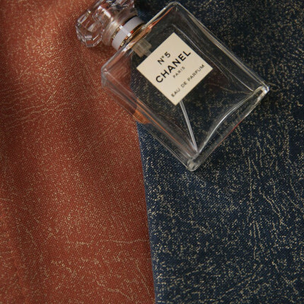 Mörkblå mörkläggningsgardin Cork med struktur