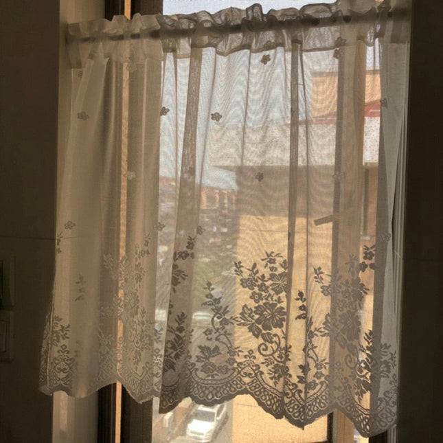 Vit voilegardin med fin textur