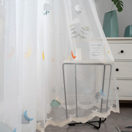 Broderad tunn gardin för barnrummet