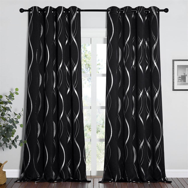 Svart mörkläggningsgardin med vågigt silvermönster