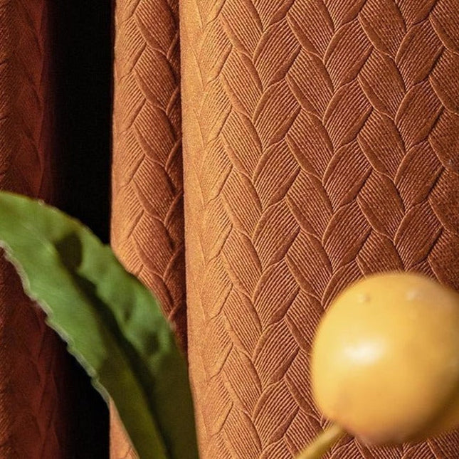 Gardin med präglat vävt mönster