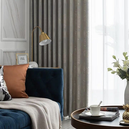 Mörkläggningsgardin Seki med diskret palmbladsmönster