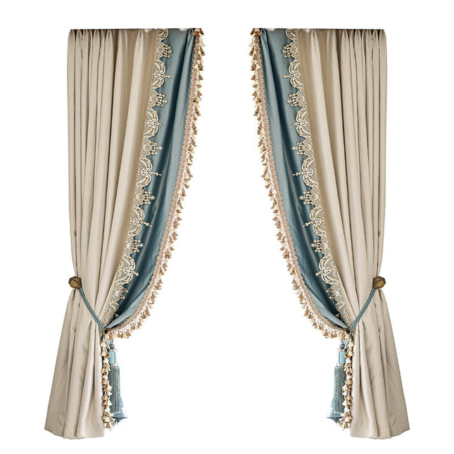 Mörkläggningsgardin med dekorativ spetsbård