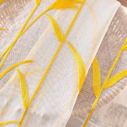 Tunn gardin med broderade vasstrån