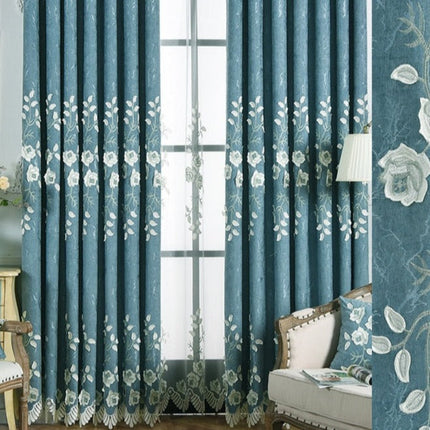 Romantisk gardin med broderade rosor