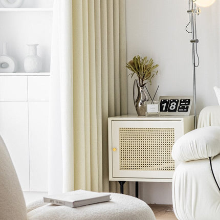 Beige mörkläggningsgardin med fiskbensmönster