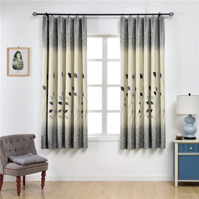 Mönstrad gardin med moderna blad