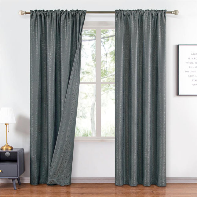 Grå gardin med geometriskt stjärnmönster