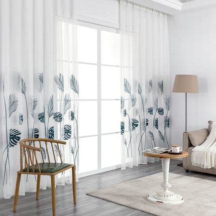 Tunn gardin med botaniskt broderi