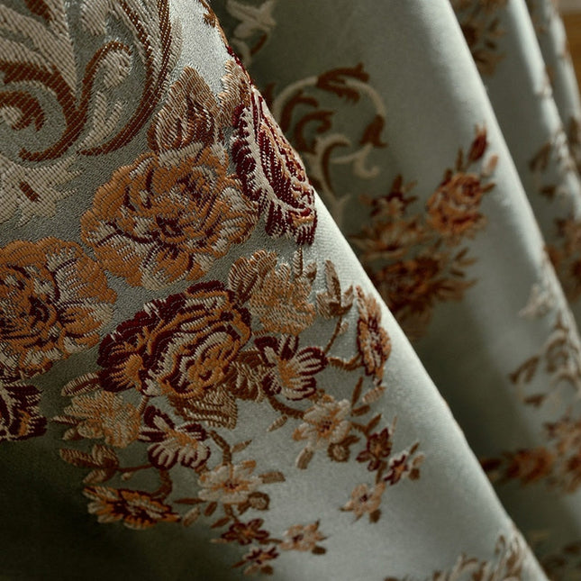 Mörkläggningsgardin i jacquard med blommönster
