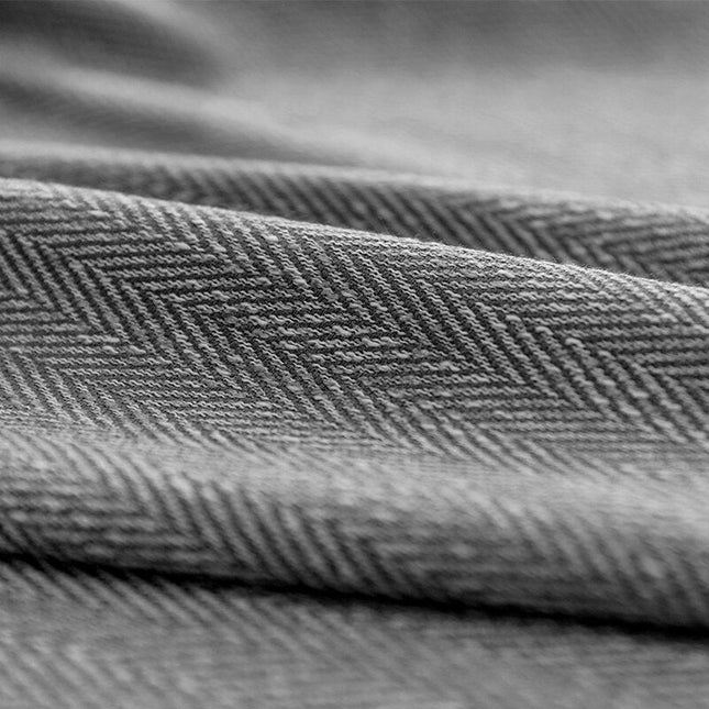 Mörkgrå mörkläggningsgardin Valego med fiskbensmönster