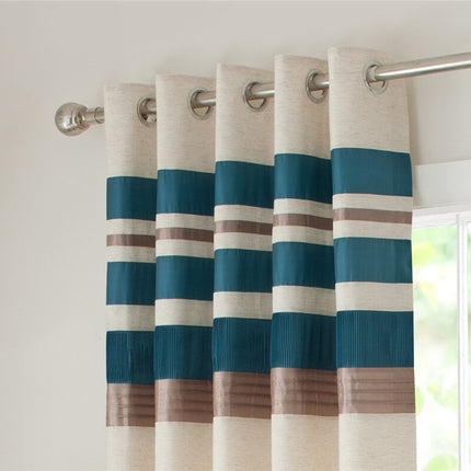 Gardin med moderna horisontella ränder