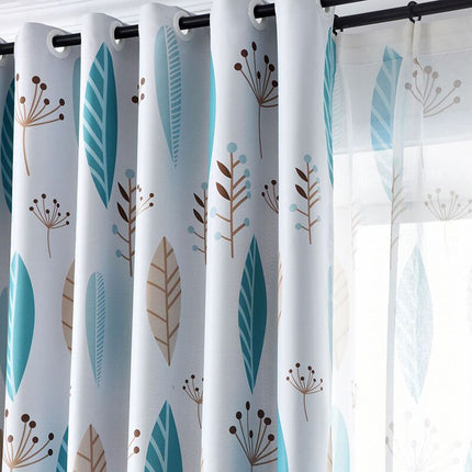 Mönstrad blå mörkläggningsgardin med fjädrar