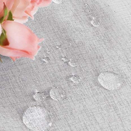 Ljusgrå utomhusgardin i skir linnestruktur