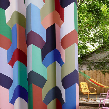Utomhusgardin med färgglatt geometriskt mönster