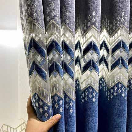 Chenillegardin med broderat geometriskt mönster